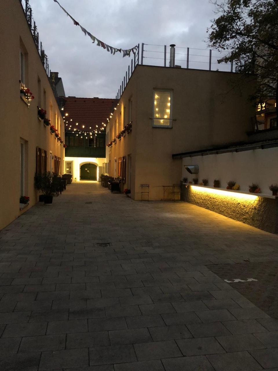 Boutique Hostel Zum Goldenen Kegel Відень Екстер'єр фото