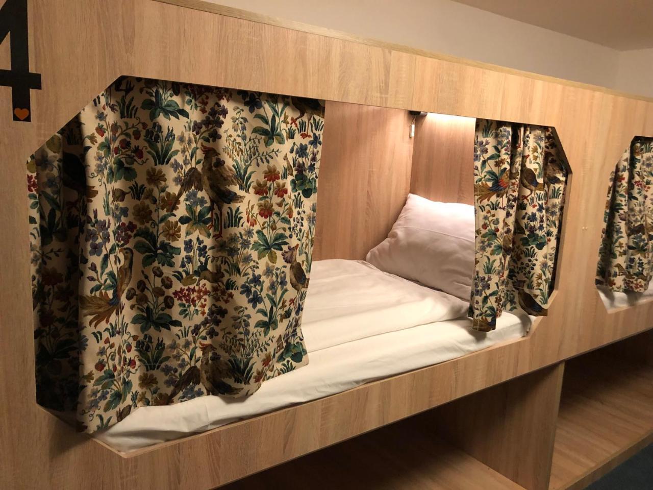 Boutique Hostel Zum Goldenen Kegel Відень Екстер'єр фото